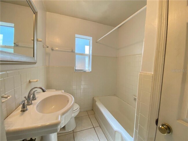 Building Photo - 460 Card Ave