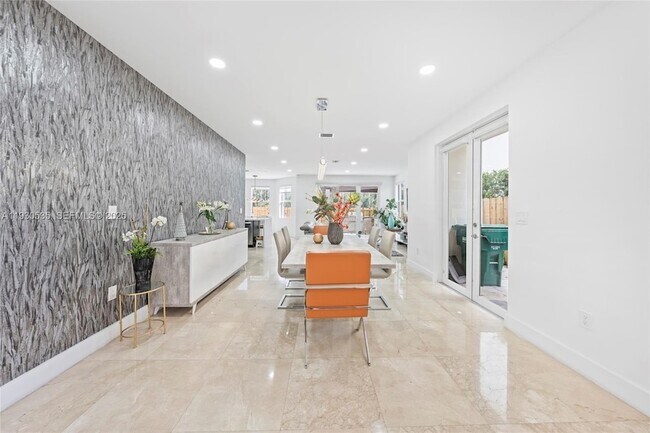 Building Photo - 6933 NW 104th Ct