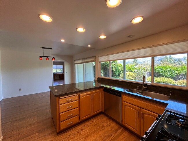 Building Photo - 416 Oak Vista Dr