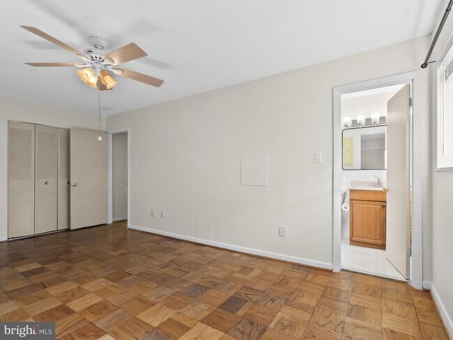 Building Photo - 10613 Montrose Ave