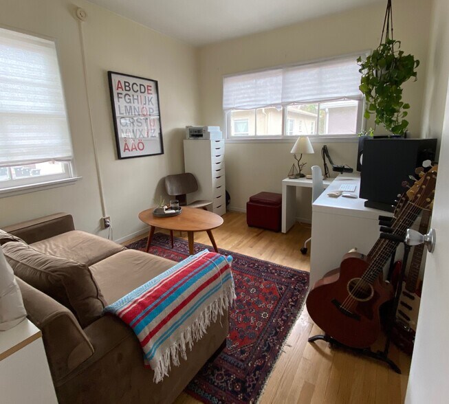 Building Photo - 1551 Rendall Pl