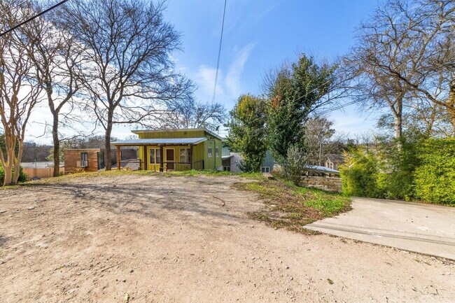 Building Photo - 3009 S 4th St