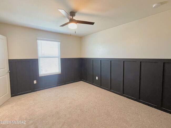 Building Photo - 866 E Artesia Pl