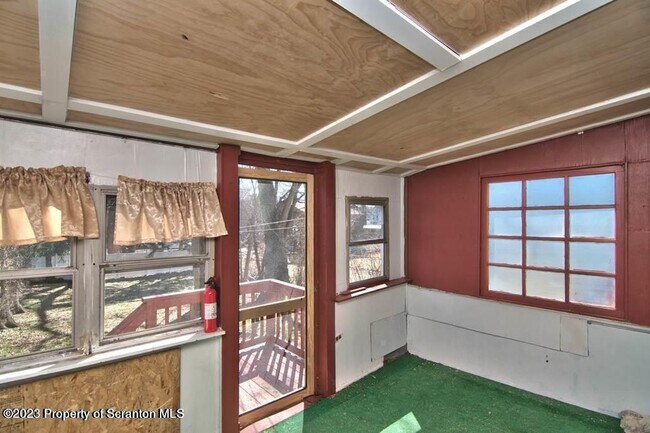 Building Photo - 1418 Capouse Ave