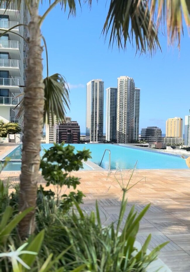Building Photo - Brand new, high floor unit w/ All utilitie...