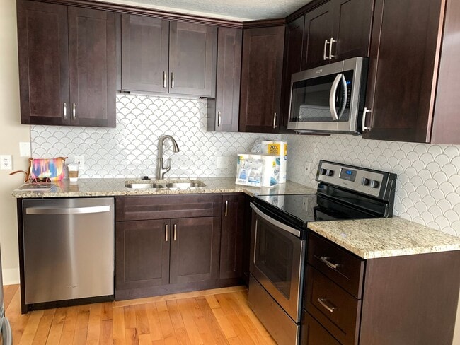 Building Photo - 4 Bedroom House in SLC for Rent!