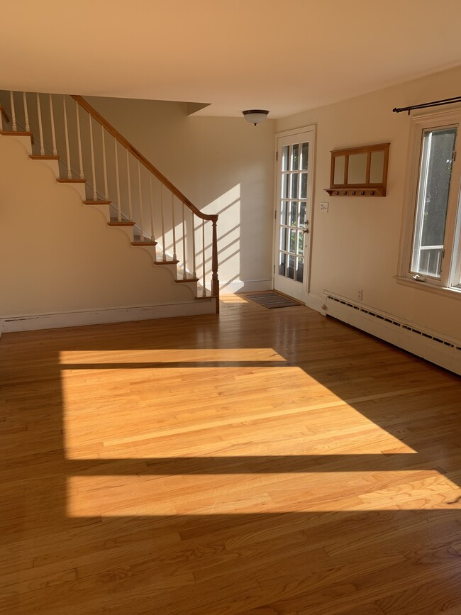 Living Room (Empty) - 25 Ridges Ct