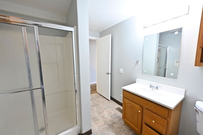 Building Photo - 425 W Cook Rd