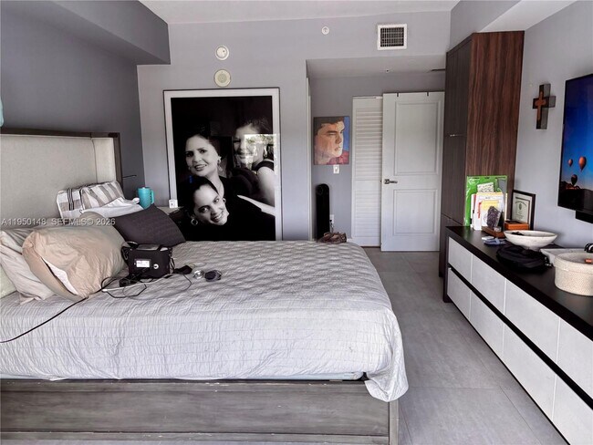 Building Photo - 2021 SW 3rd Ave