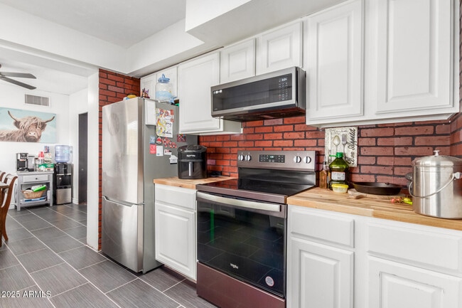 Building Photo - 515 W Toledo St