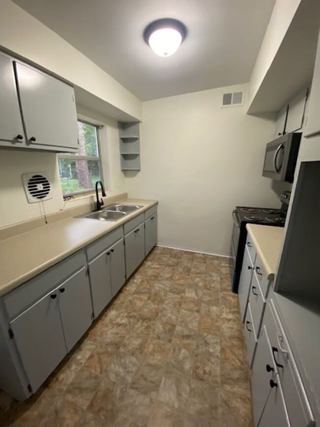 Building Photo - 2 Bed 1 Bath Home | Pet Friendly | Washer ...