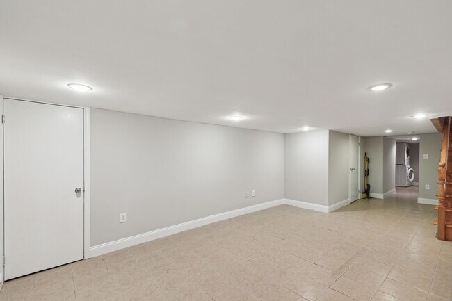 Building Photo - 1717 Annin St