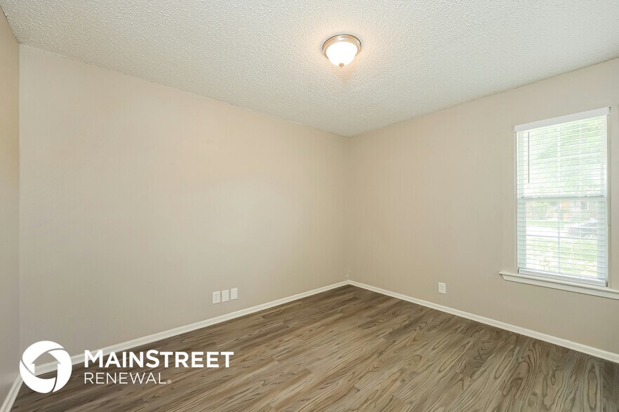 Building Photo - 9387 Valley Bend