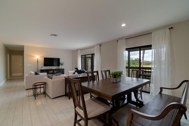 Building Photo - 11355 Pond View Dr