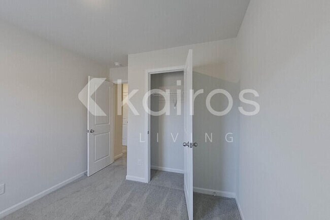 Building Photo - 2253 Banyon Cir