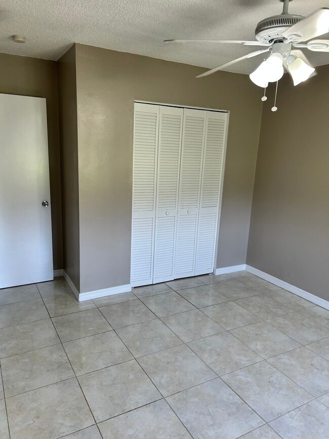 Building Photo - 342 S Wimbrow Dr