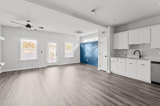 Building Photo - 847 Felix Wy