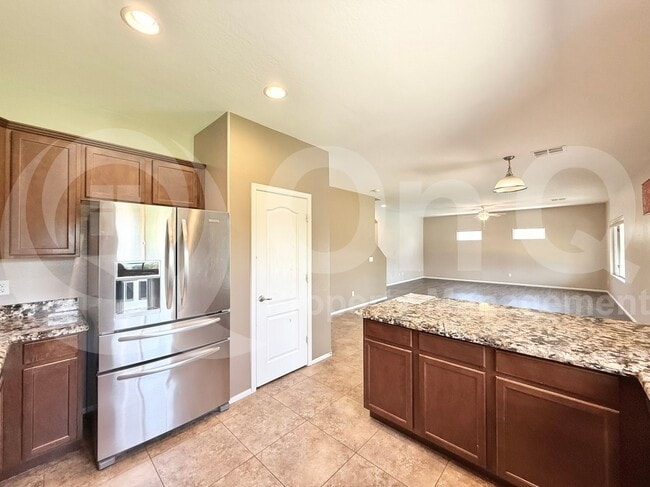Building Photo - 11434 E Cliffrose Ln