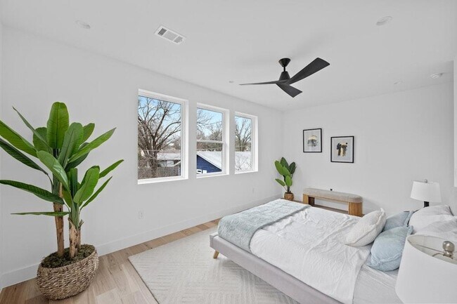 Building Photo - 1409 Valleyridge Dr