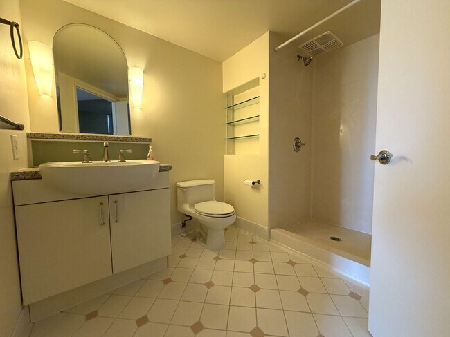 Building Photo - One Archer Lane - 2 bedrooms, 2 full bathrooms, central AC, 1 parking