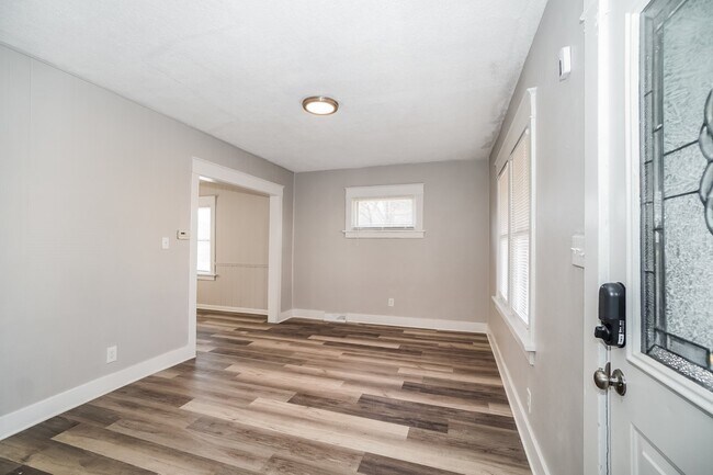 Building Photo - 1959 Barrows St