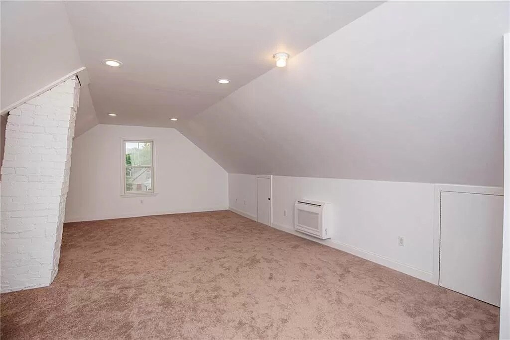 Huge bedroom on the 3rd floor - 27 Commonwealth Ave