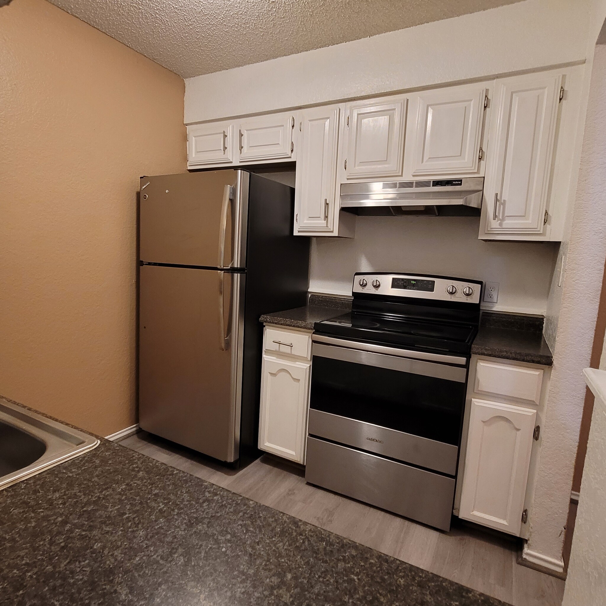 Kitchen - 2635 Hunters Crossing St