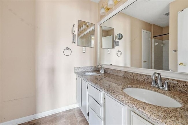 Building Photo - 813 Serramonte Dr