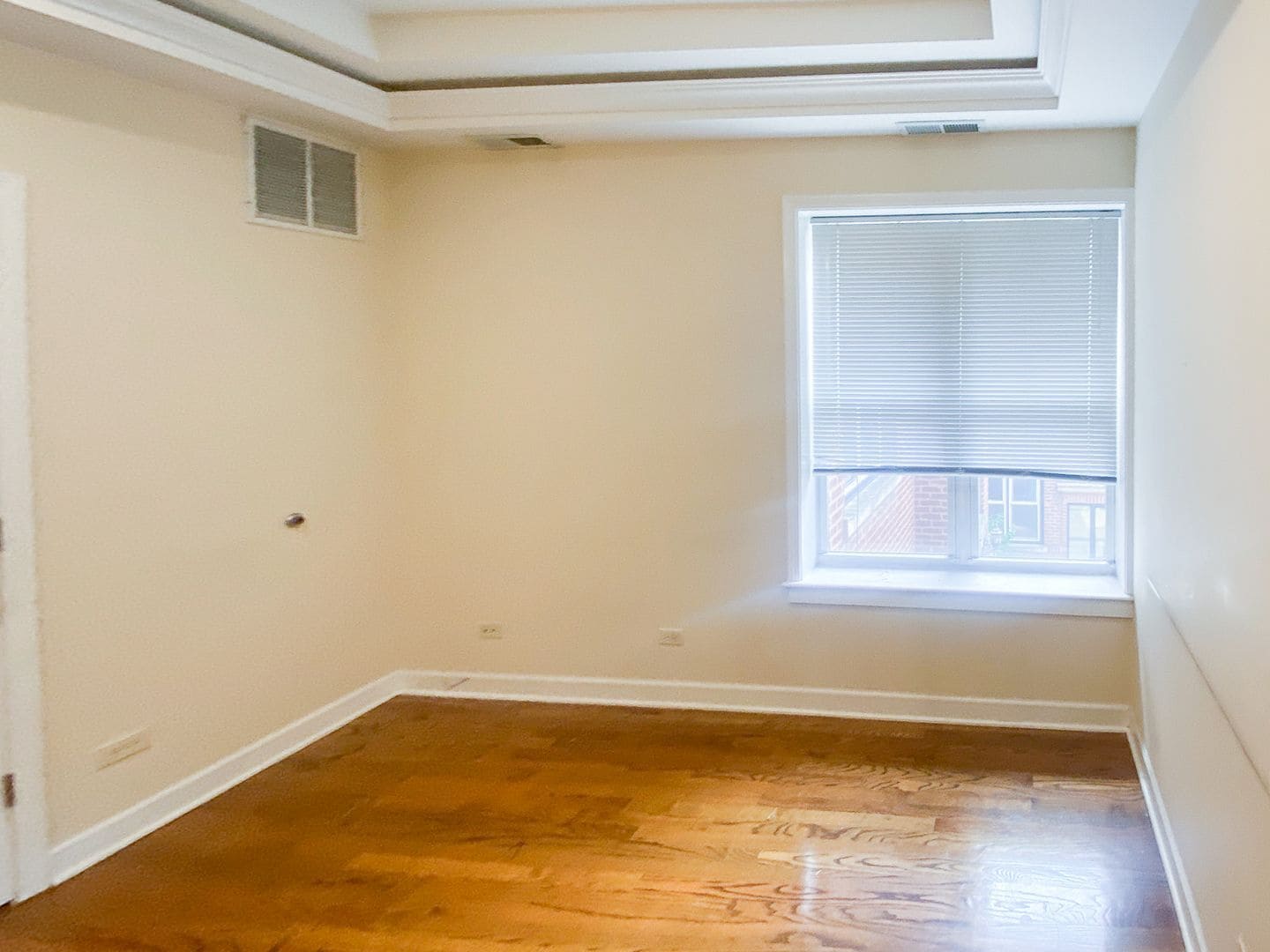 Building Photo - 849 W Cornelia Ave