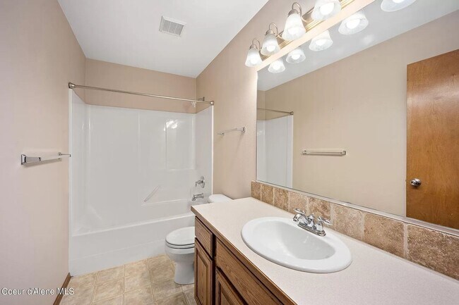 Building Photo - Large Home in Strawberry Fields