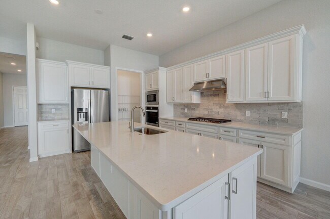 Building Photo - 837 SE Courances Dr