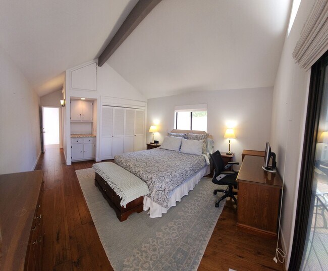 Building Photo - Furnished 3 bed 2.5 bath close to Poly.