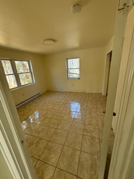 Building Photo - 27 Hillside Ave