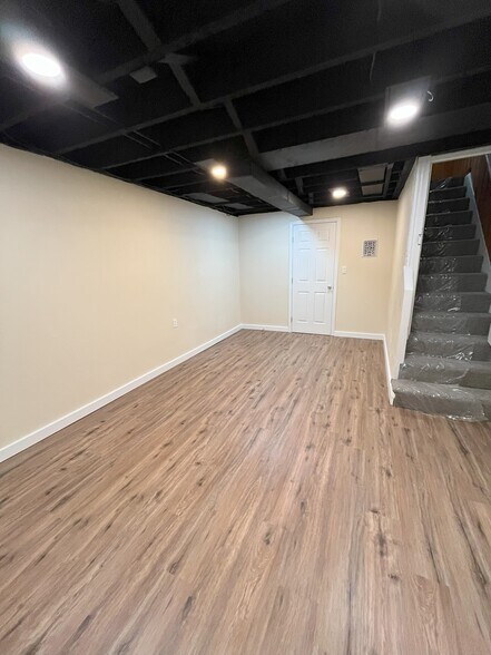 Building Photo - 329 , 331 South Broadway Ave