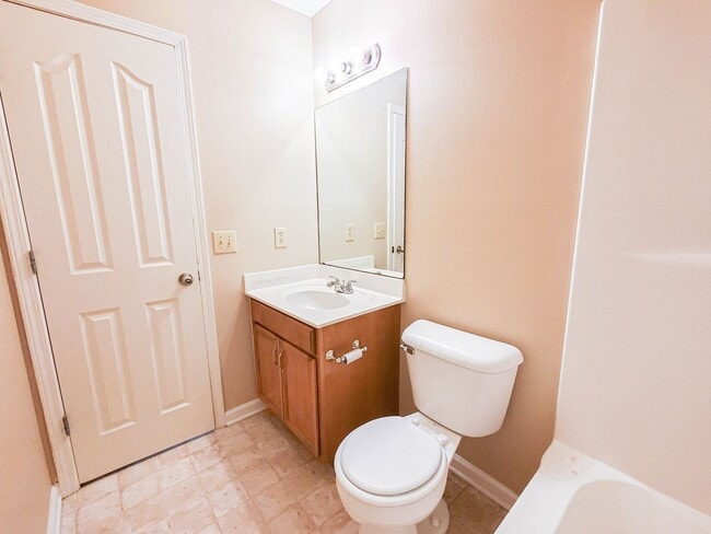 Building Photo - Pet Friendly Three Bedroom!