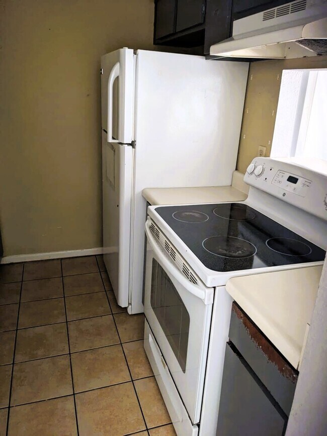 Building Photo - 8421 Hearth Dr