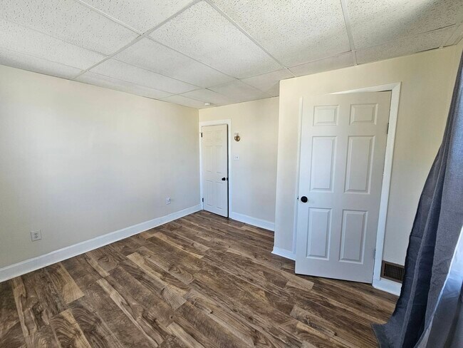 Building Photo - 526 Ridge St