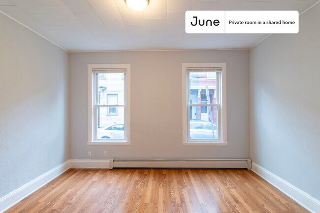 Building Photo - Room in Shared 3 bed/1 bath home