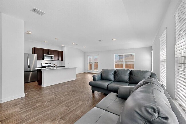 Building Photo - 322 Pedernales Ln