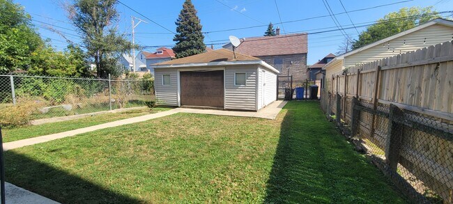 Building Photo - 8429 S Marquette Ave