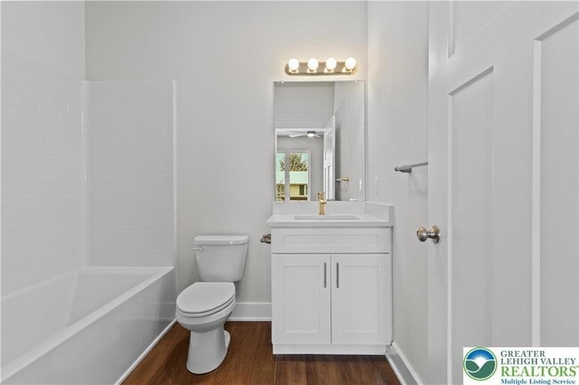 Building Photo - 1674 Best Pl