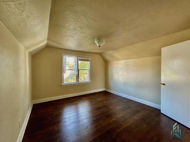 Building Photo - 413 S Main St