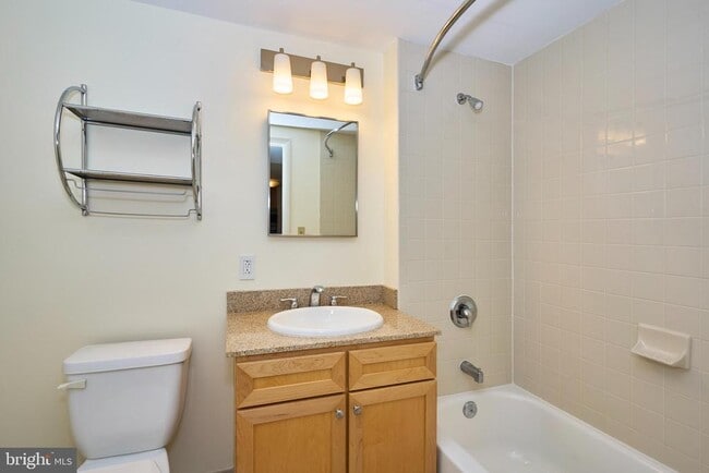 Building Photo - 1150 K St NW
