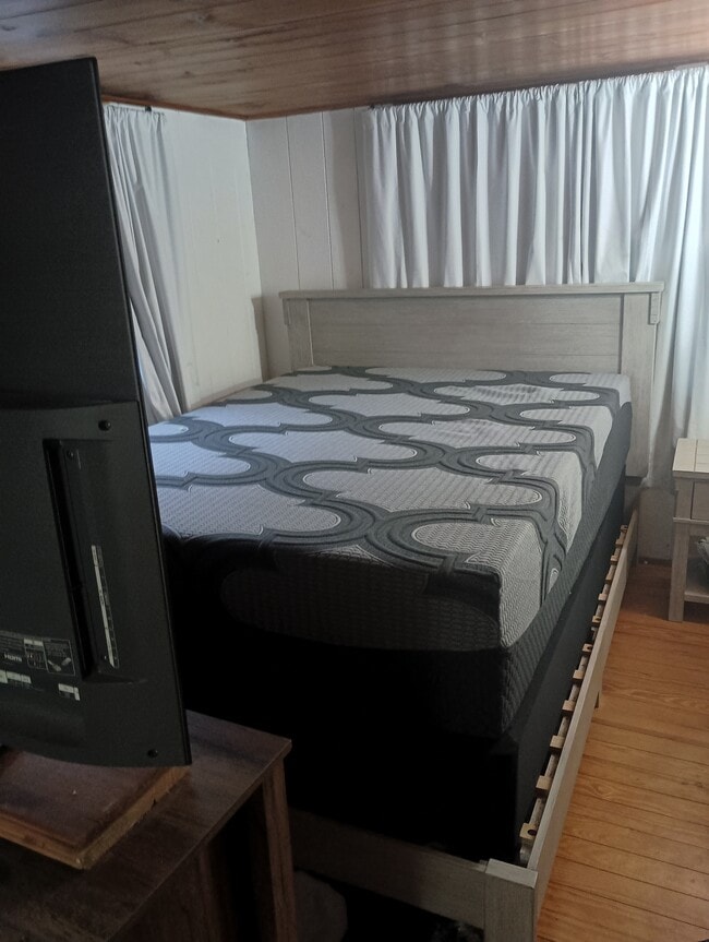 Building Photo - 1065 Mountain View St