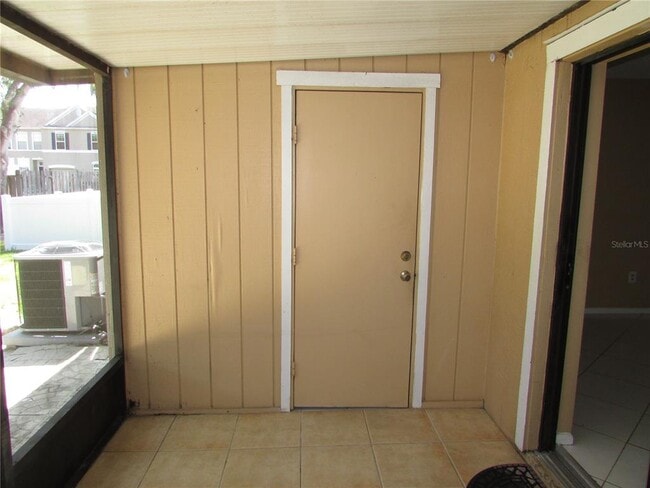 Building Photo - 10049 Lake Oak Cir