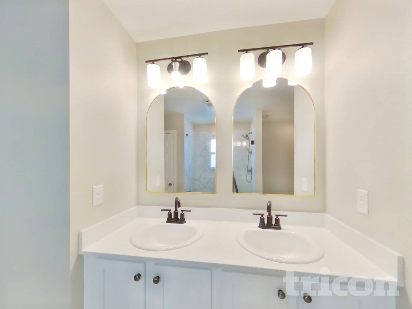 Building Photo - 11430 Tiburon Dr