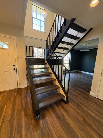 Building Photo - 1822 Juniper Ln