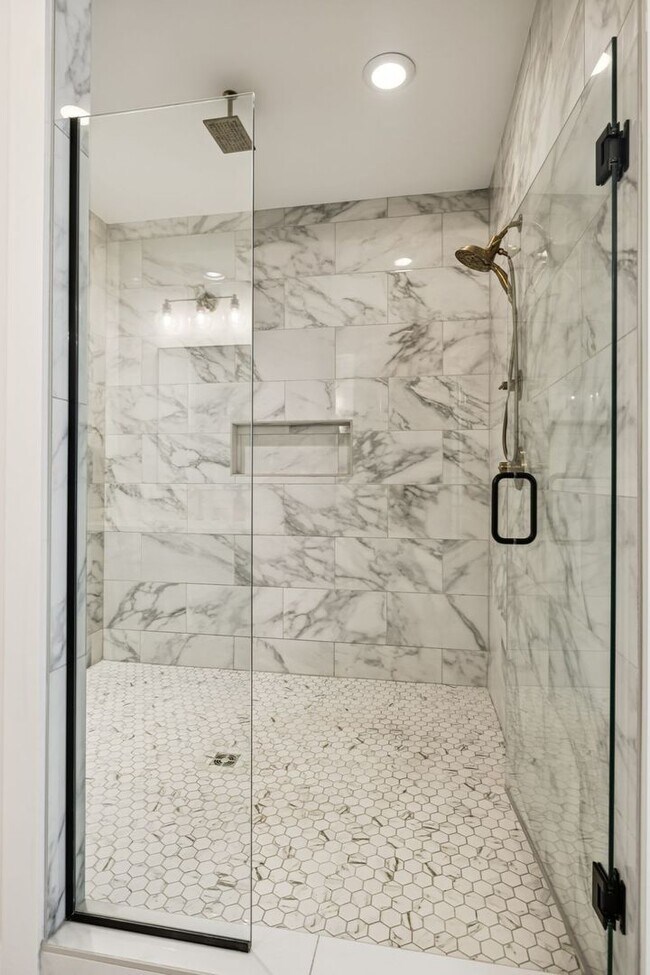 Building Photo - Great East Nashville house-close to 5 Poin...