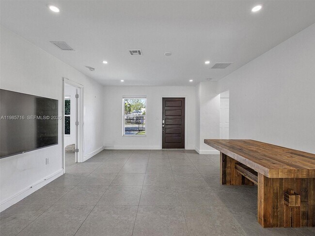 Building Photo - 340 NW 45th St