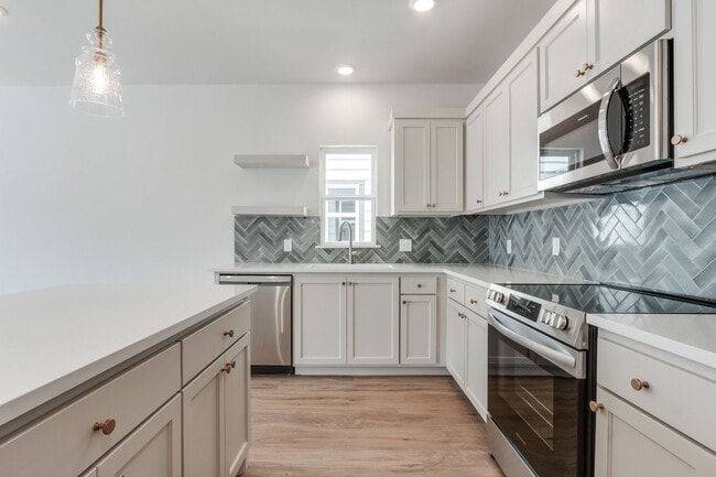 Building Photo - Urban living in Edmond